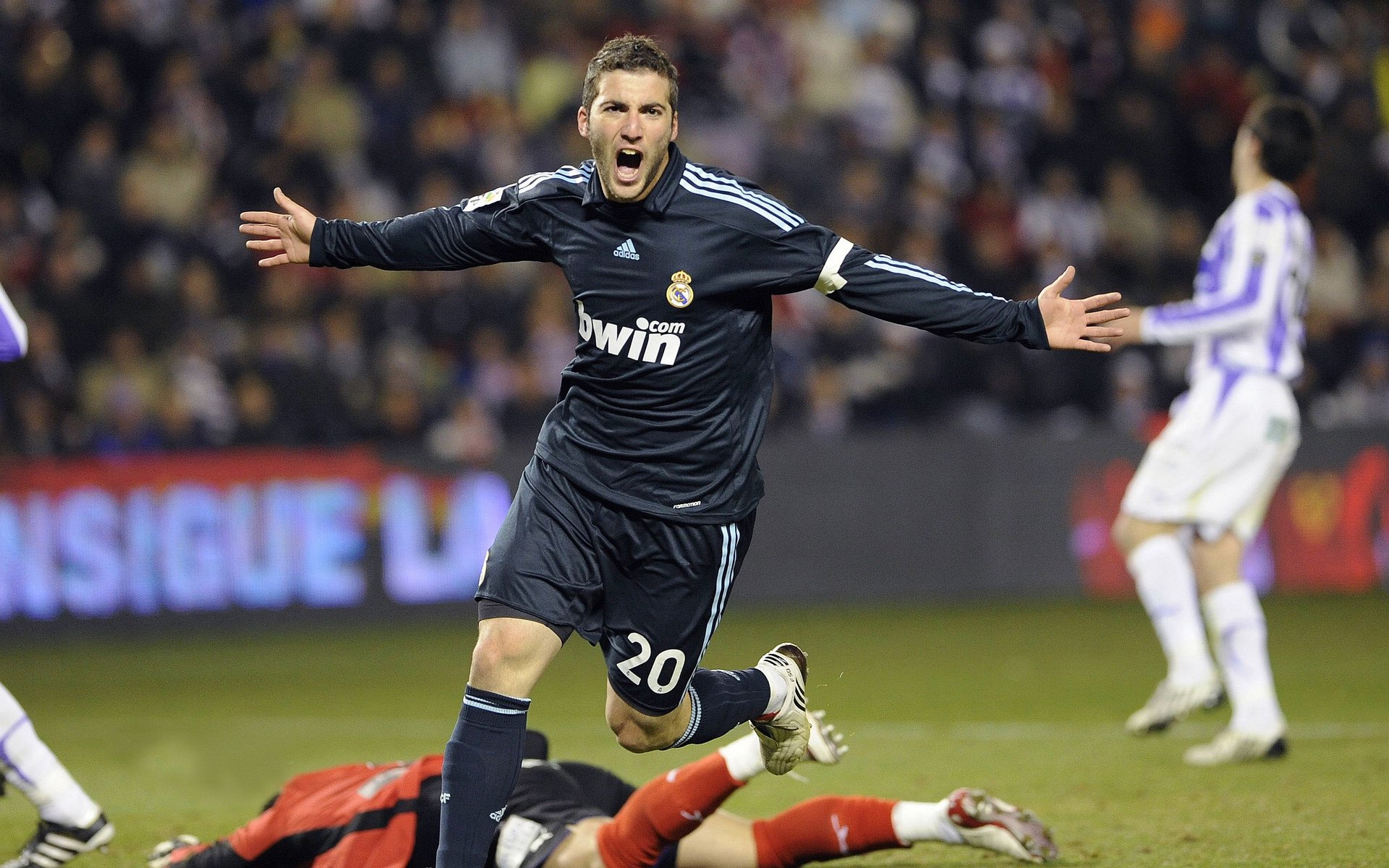 包装工又赢下拉锯战,四分卫真老练,绿湾包装工队四分卫